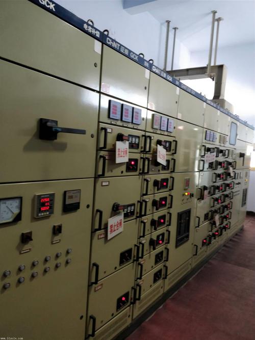 高压开关柜 产品描述高低压配电柜顾名思义就是电力供电系统中用于